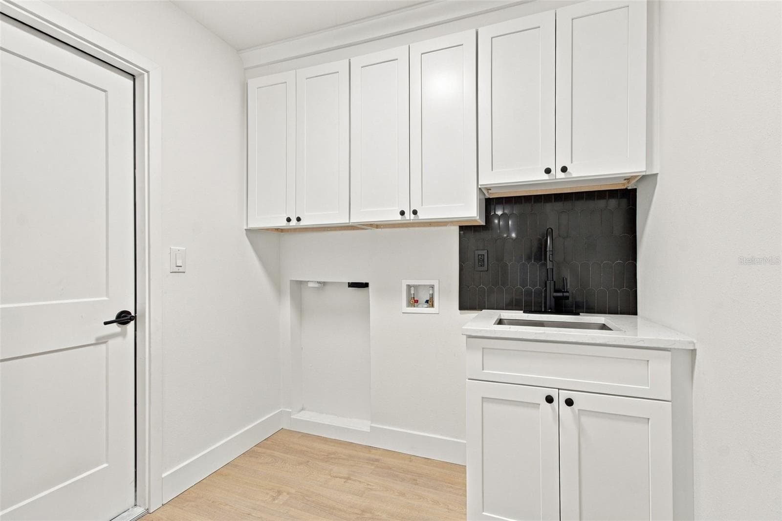 Laundry to garage - 2654 AUGUSTA DR N, CLEARWATER