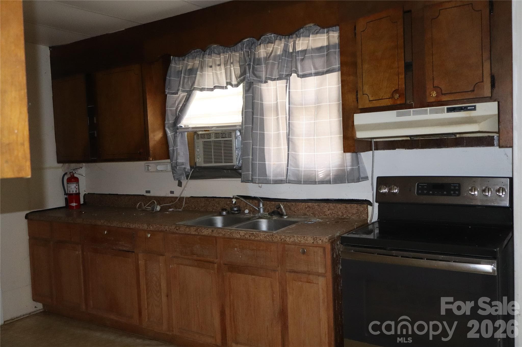 Single Family Residence at 736 2nd Avenue SW, Hickory, photo 9 of 14