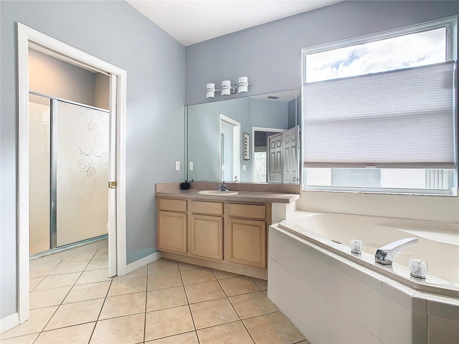 Master Bath - 304 CALABAY PARC BLVD, DAVENPORT
