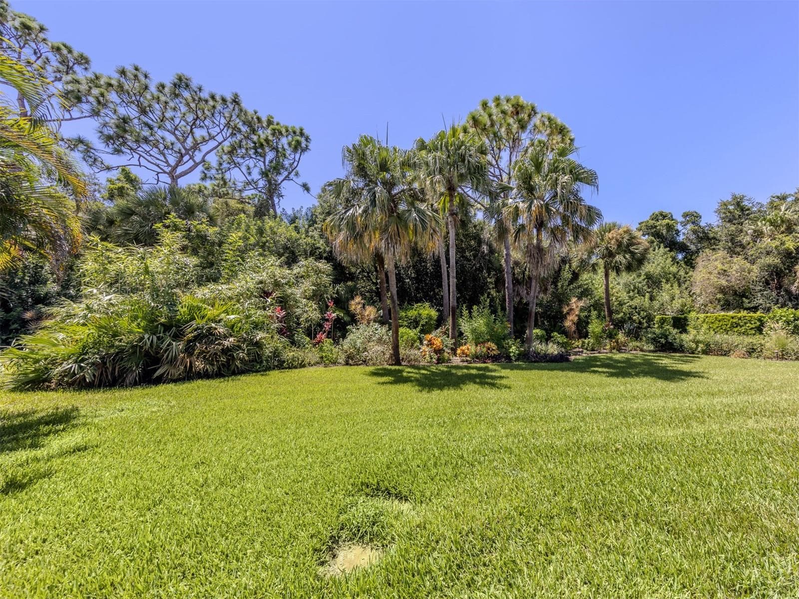Single Family Residence at 143 WAYFOREST DR, VENICE, photo 9 of 60
