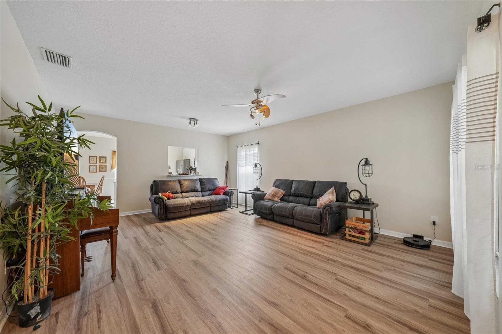 Single Family Residence at 6527 BRIDGECREST DR, LITHIA, photo 4 of 36