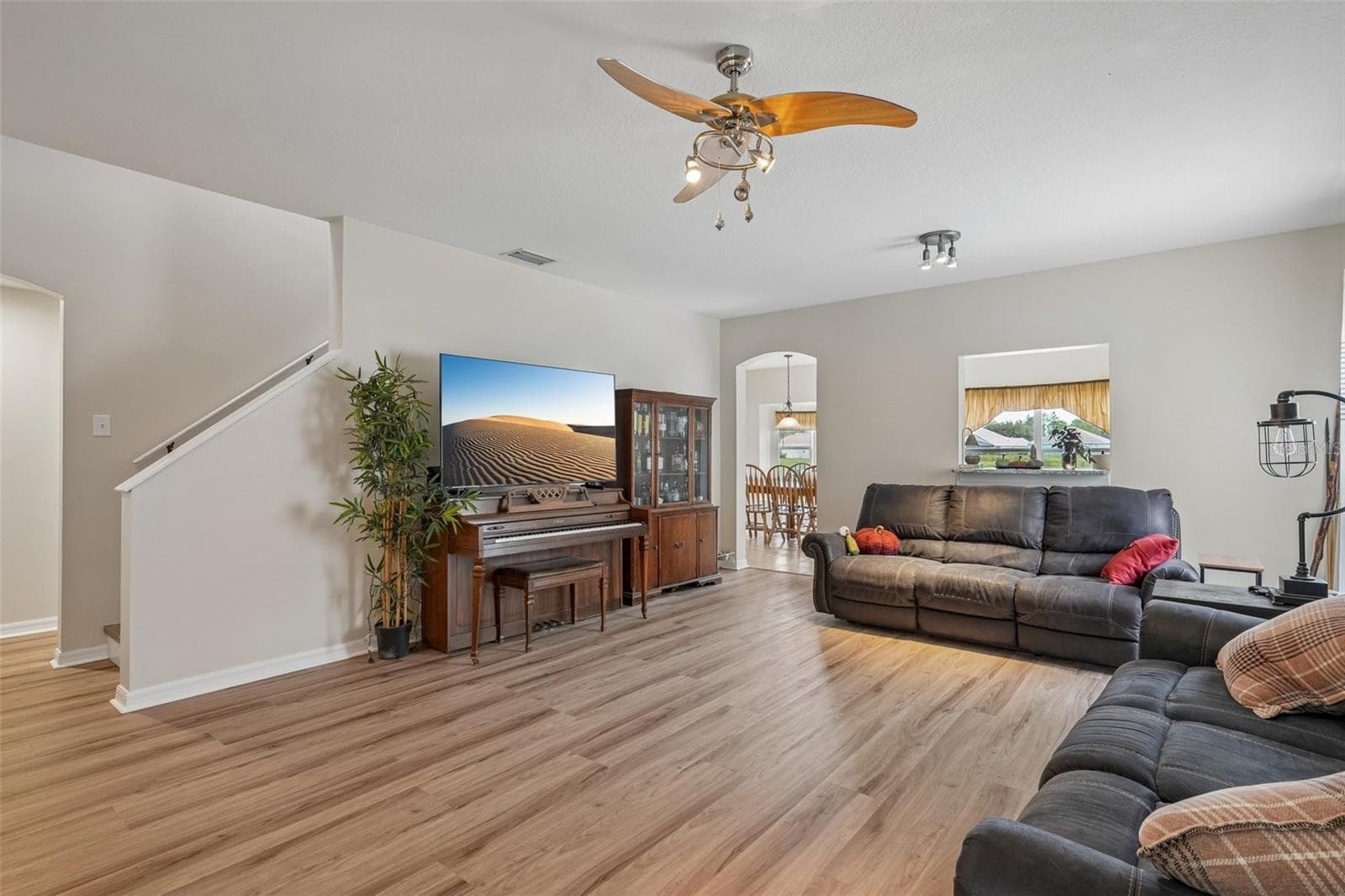 Single Family Residence at 6527 BRIDGECREST DR, LITHIA, photo 5 of 36