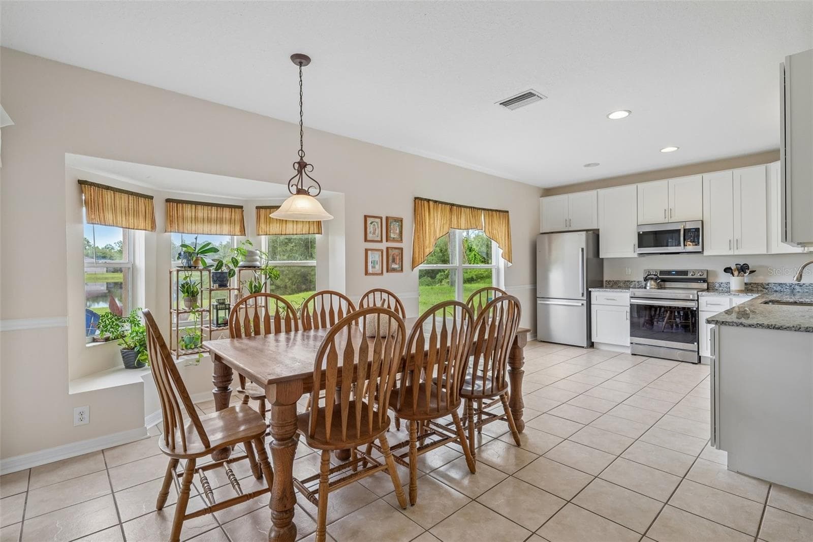 Single Family Residence at 6527 BRIDGECREST DR, LITHIA, photo 8 of 36