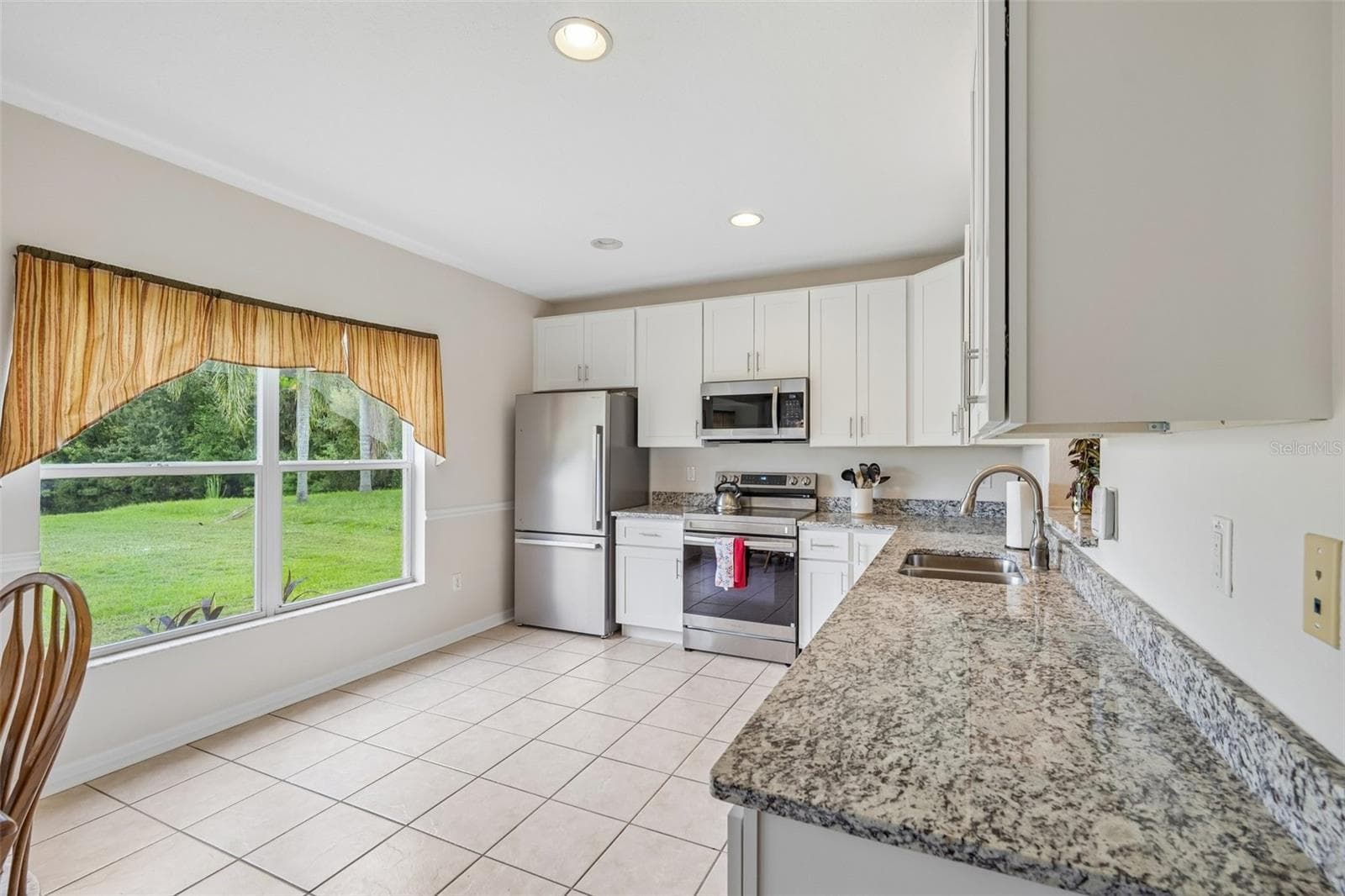 Single Family Residence at 6527 BRIDGECREST DR, LITHIA, photo 10 of 36