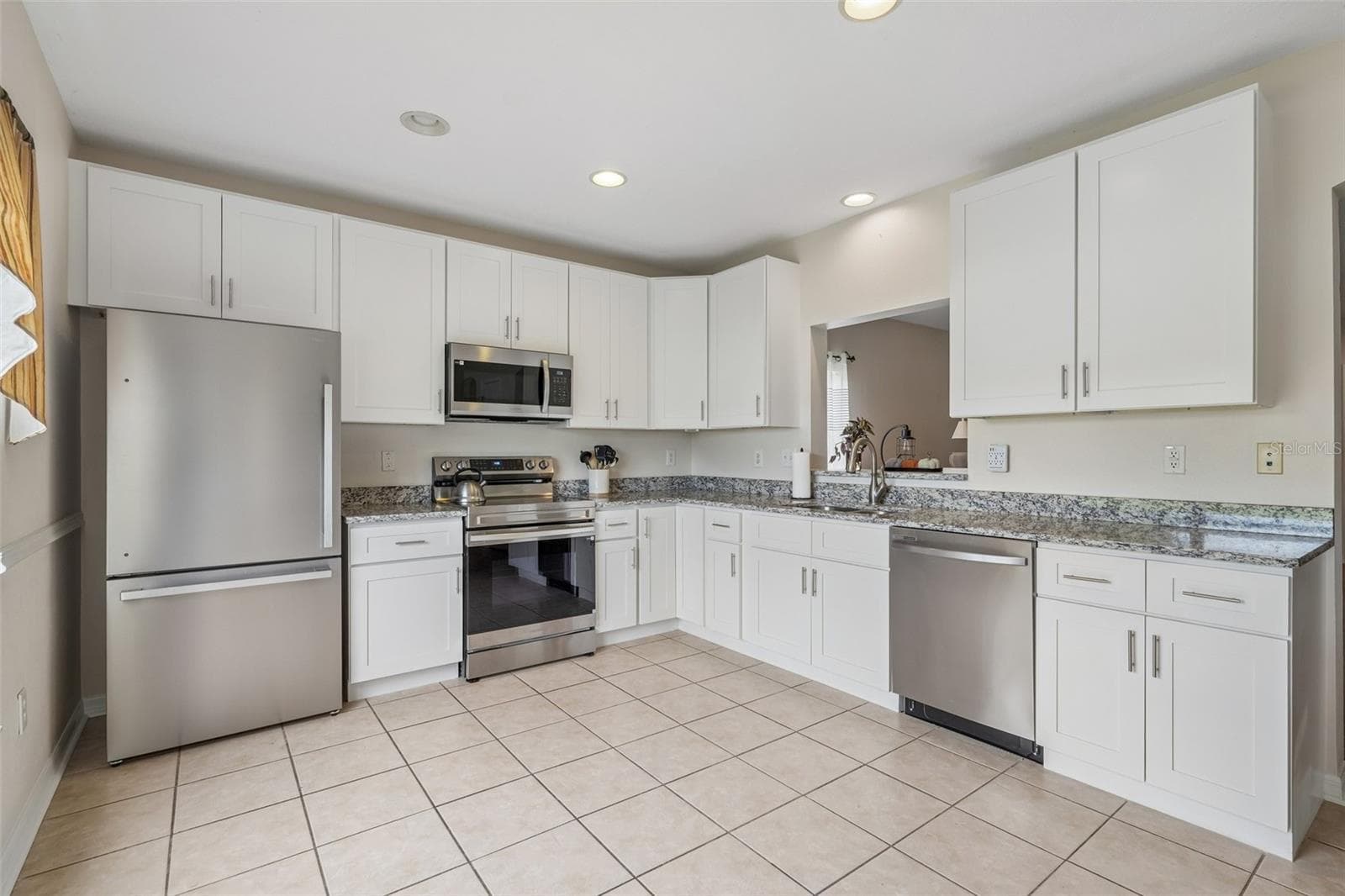Single Family Residence at 6527 BRIDGECREST DR, LITHIA, photo 12 of 36