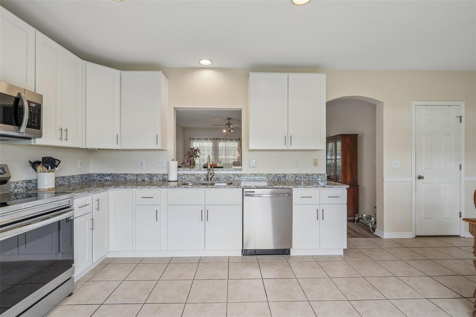 Single Family Residence at 6527 BRIDGECREST DR, LITHIA, photo 13 of 36