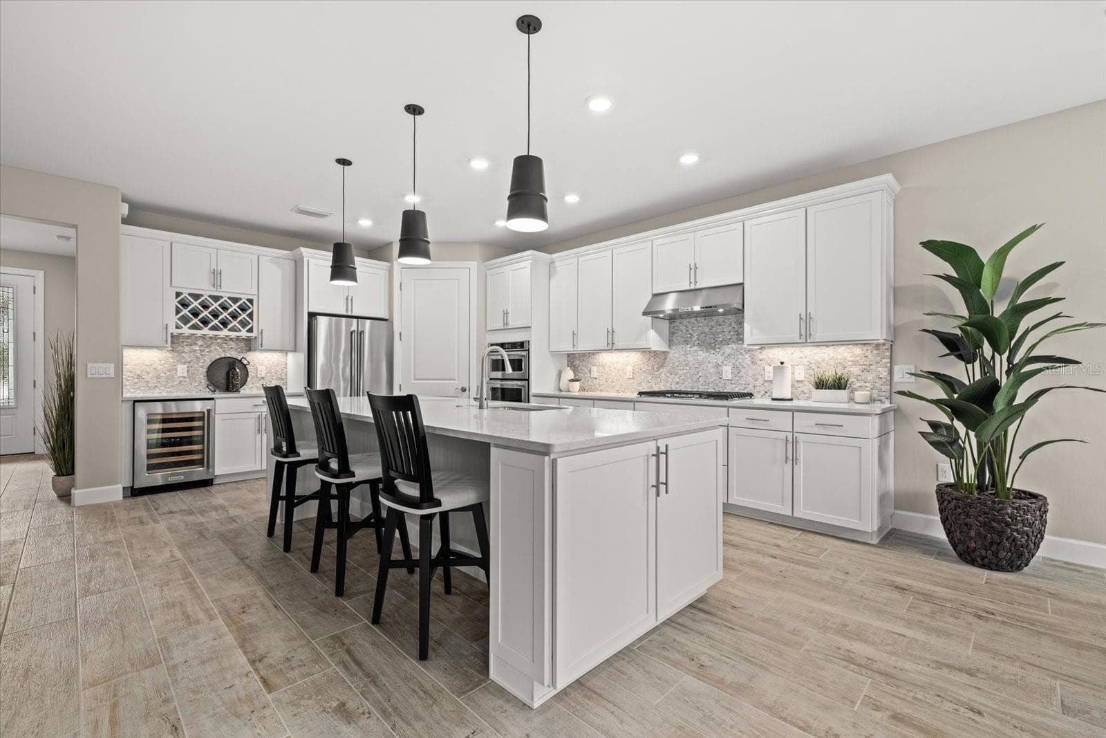Beautiful Quartz Center Island - 12446 MARSH POINTE RD, SARASOTA