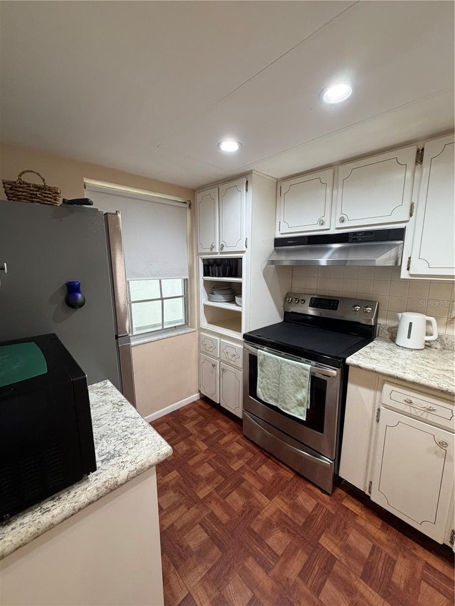 Condominium at 200 GLENNES LN #114, DUNEDIN, photo 7 of 39