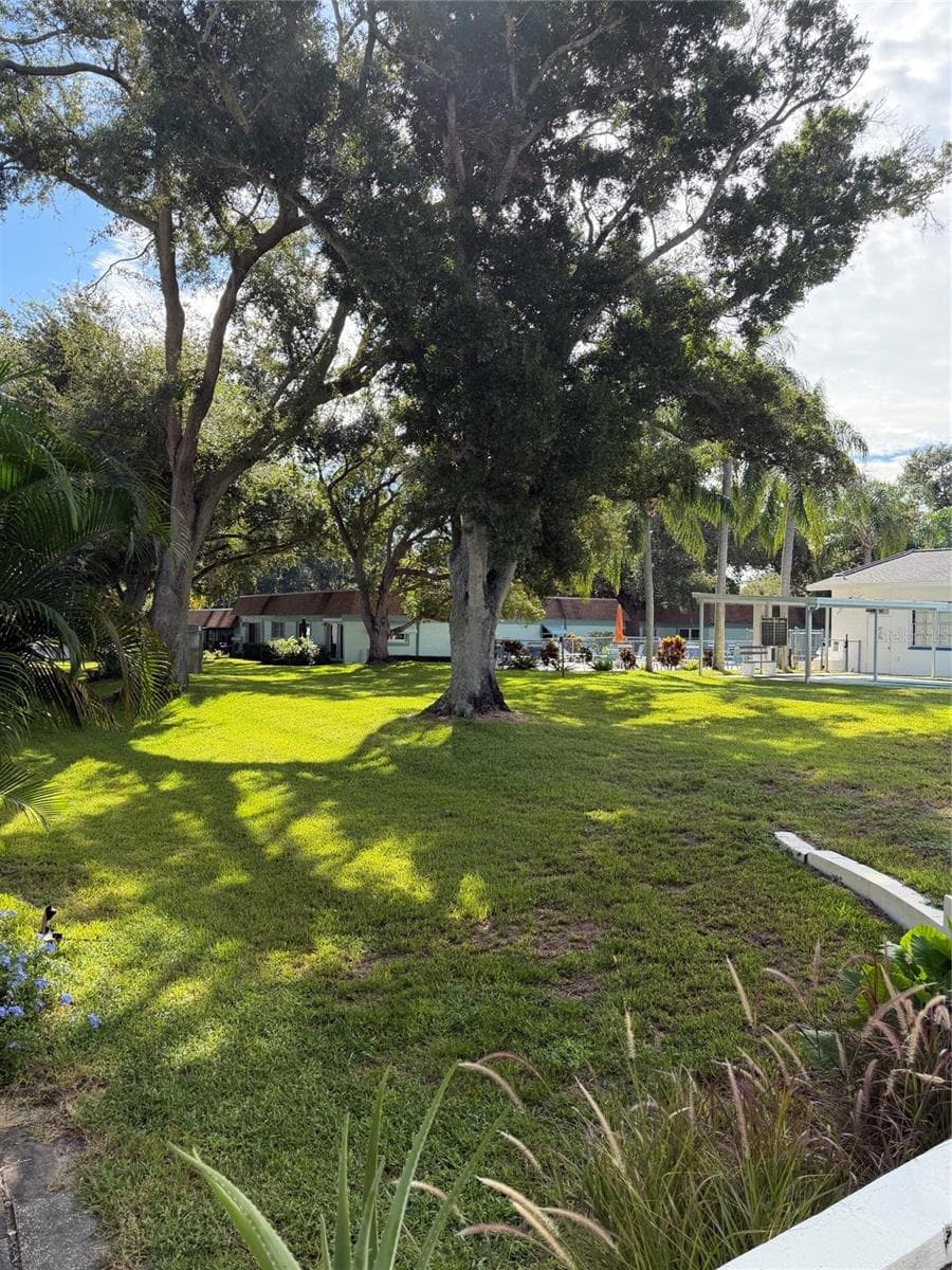 Condominium at 200 GLENNES LN #114, DUNEDIN, photo 35 of 39