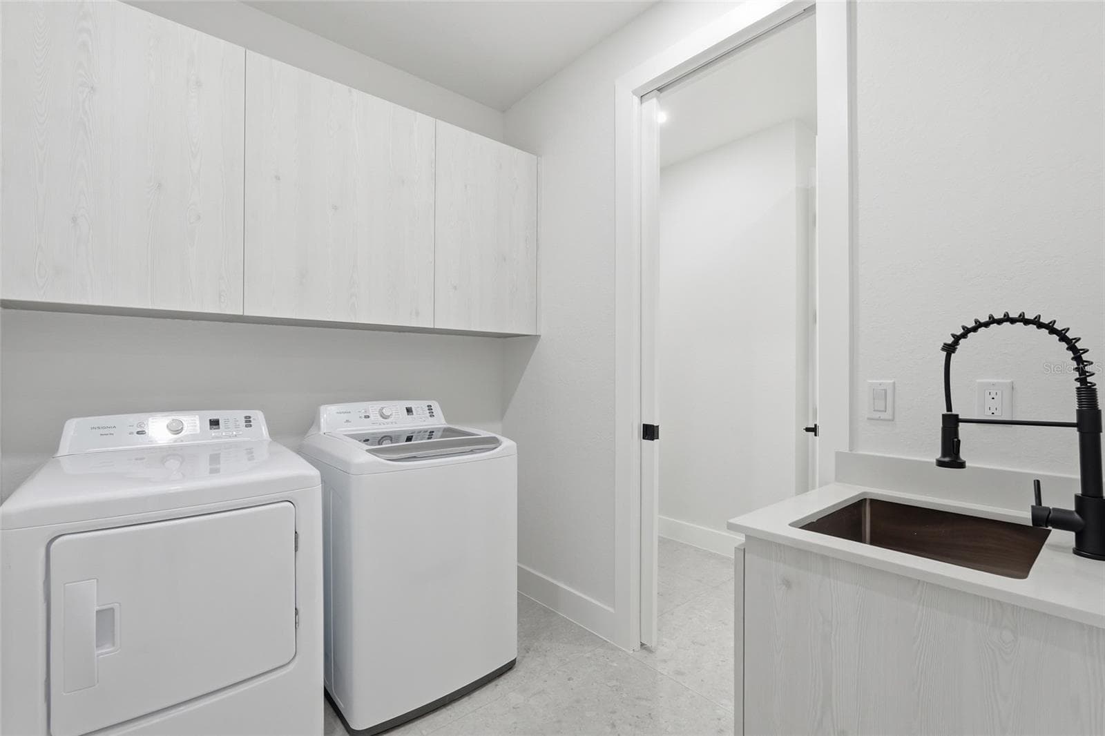 Laundry - 325 NE 15TH TER, CAPE CORAL