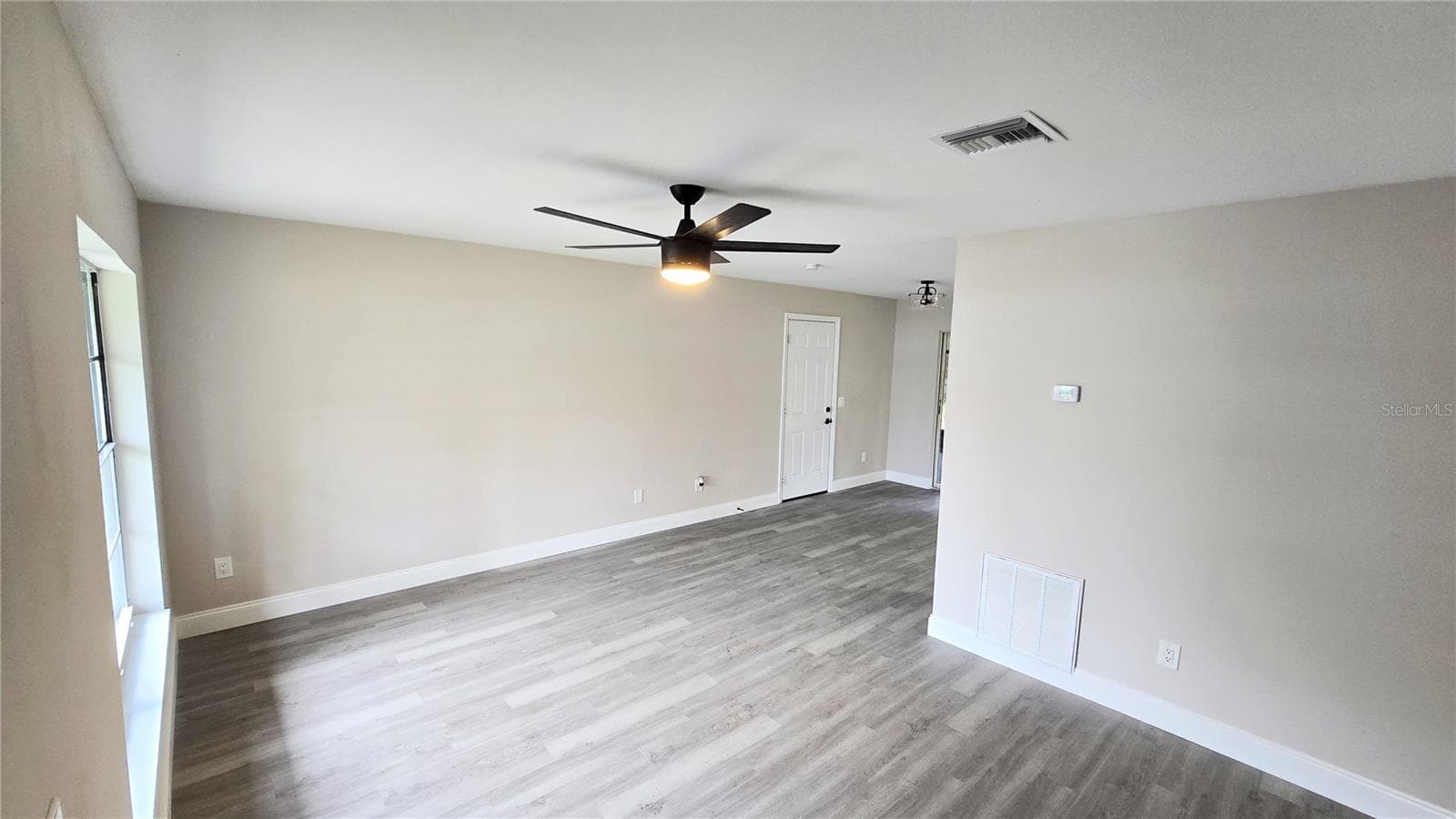 Living Room - 605 JAMESON DR, ORANGE CITY