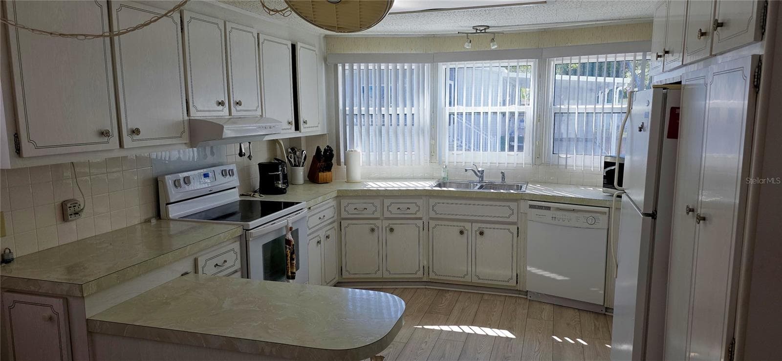 Kitchen - 2331 BELLEAIR RD #806, CLEARWATER