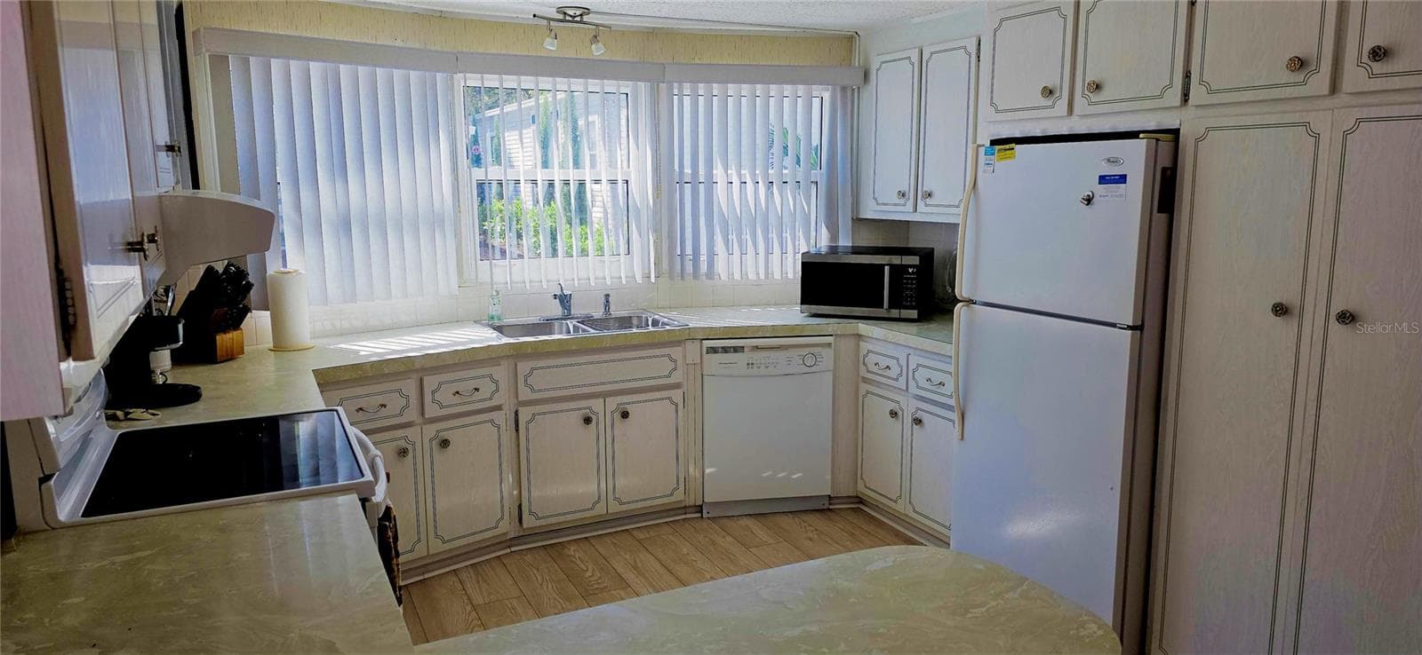 Kitchen - 2331 BELLEAIR RD #806, CLEARWATER