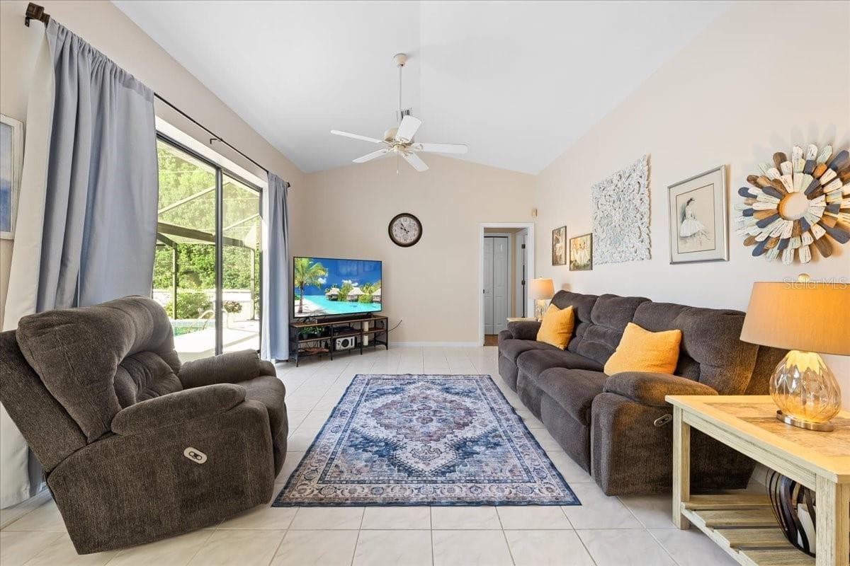 Family Room with Pool View - 2656 SADDLEWOOD LN, PALM HARBOR