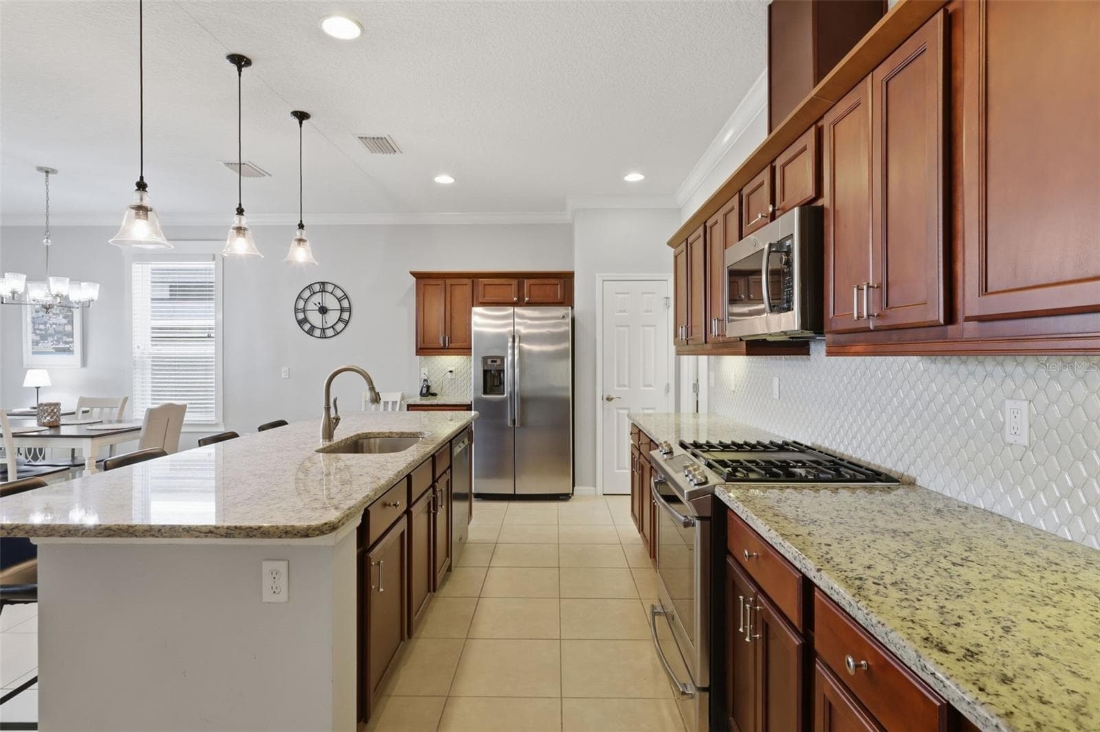 Single Family Residence at 902 TIDAL POND DR, GROVELAND, photo 6 of 51