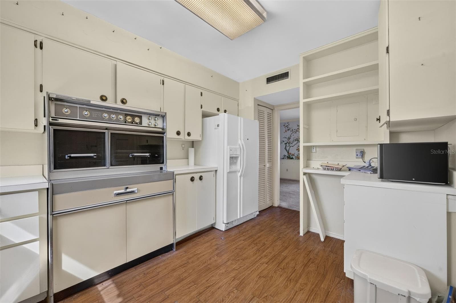 Condominium at 100 S INTERLACHEN AVE #401, WINTER PARK, photo 9 of 25