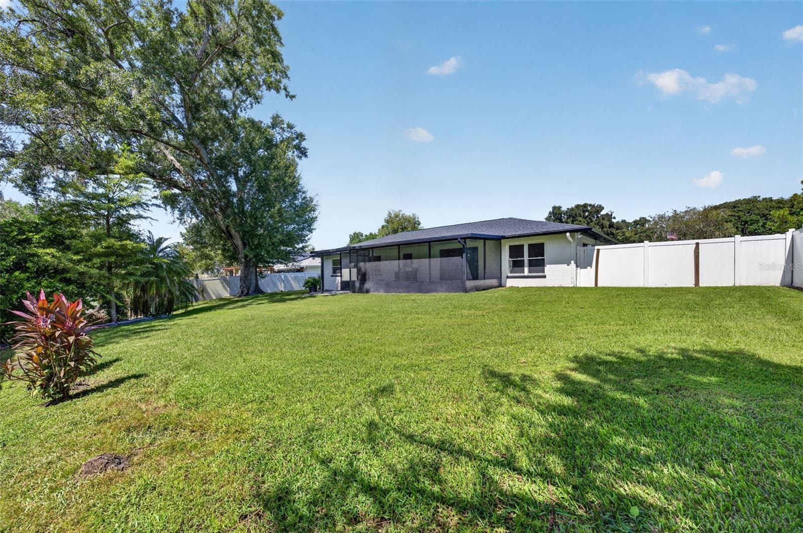 Single Family Residence at 517 GARDEN HEIGHTS DR, WINTER GARDEN, photo 19 of 24