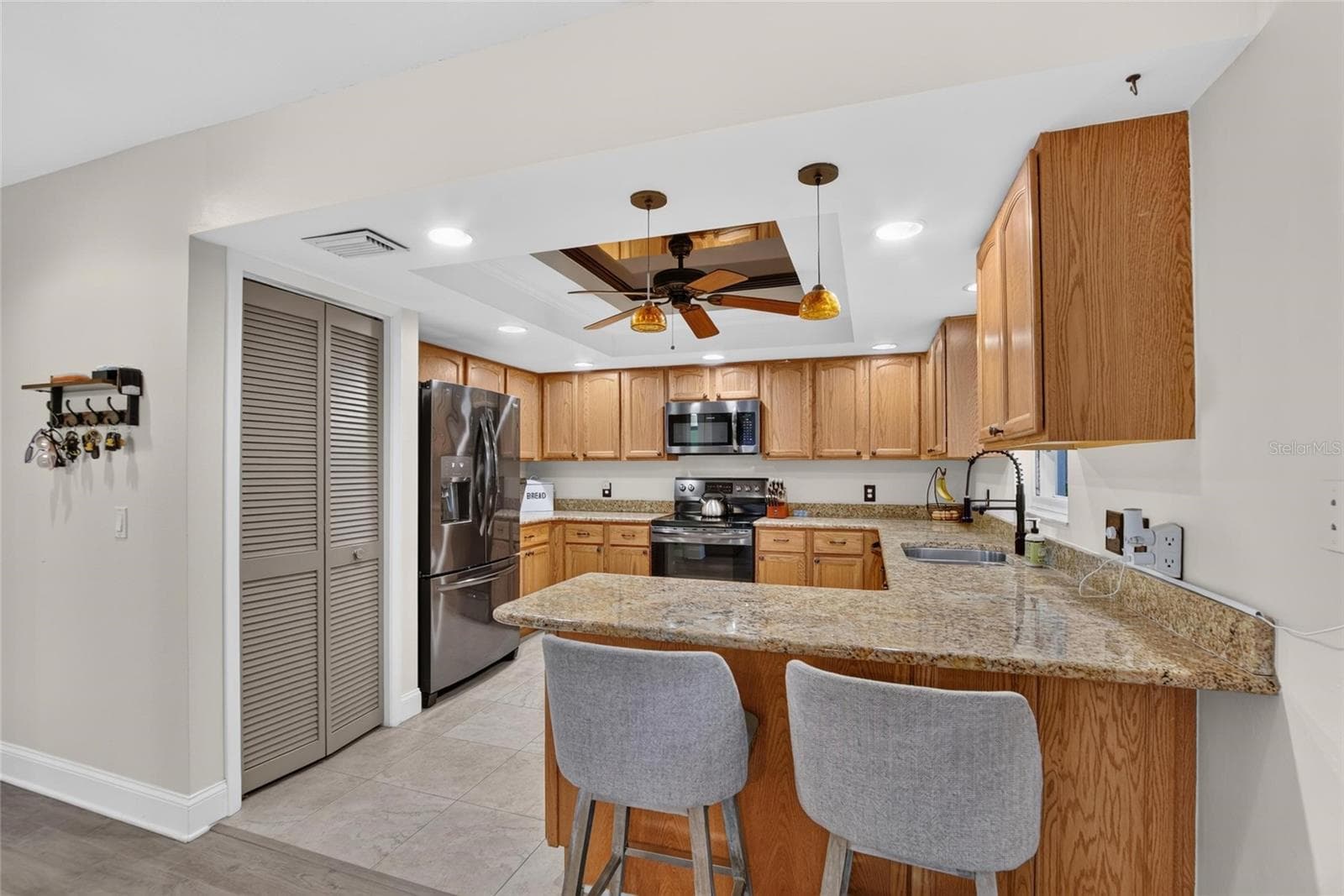 Kitchen - 3721 VILLAGE ESTATES PL, TAMPA