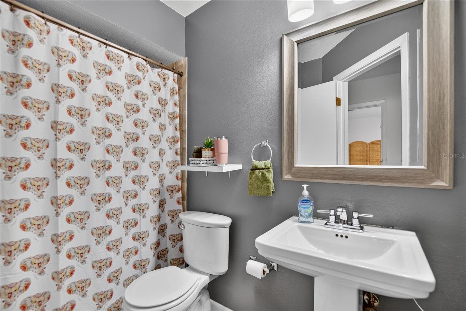 Guest Bathroom - 3721 VILLAGE ESTATES PL, TAMPA