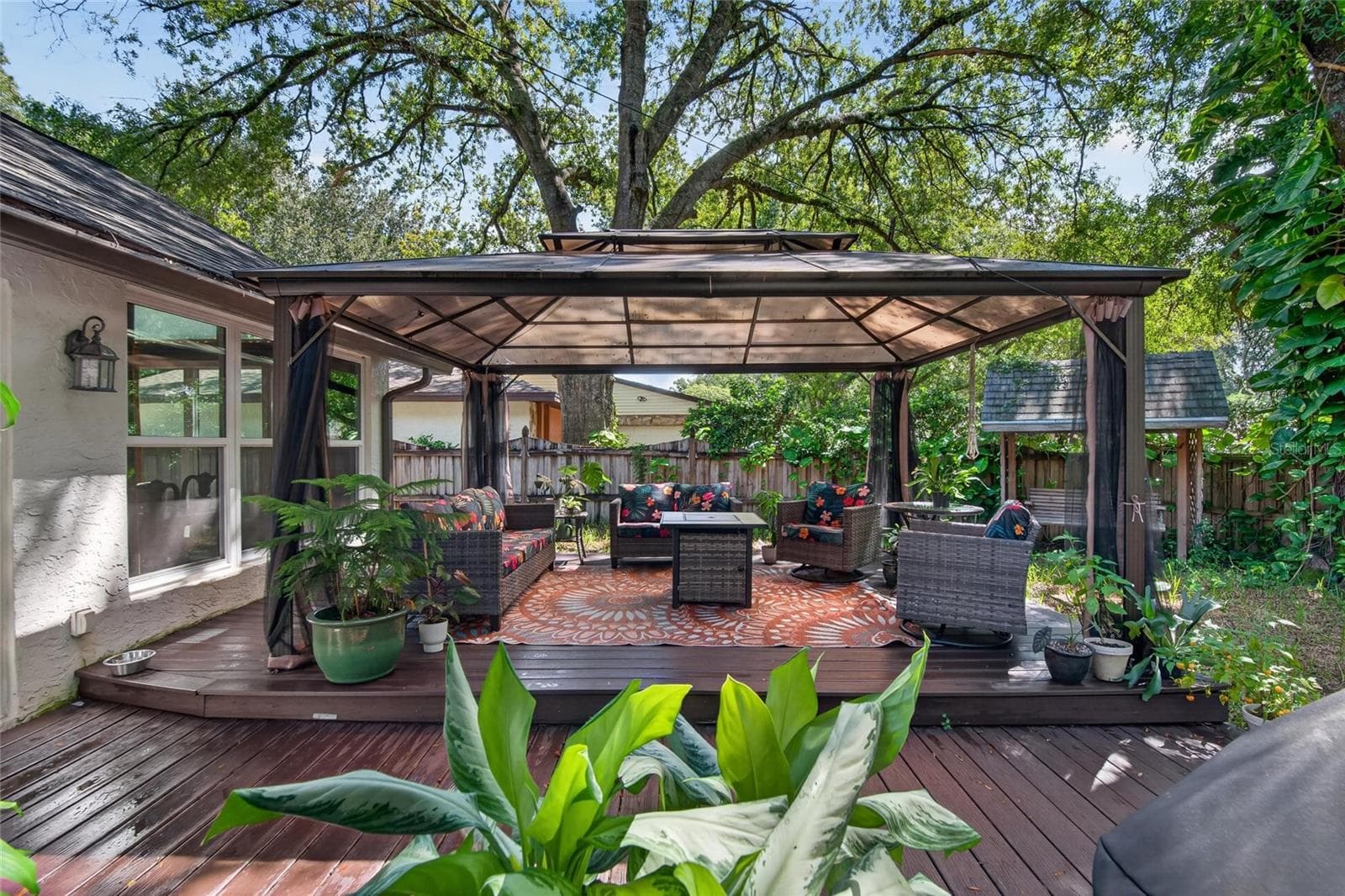 Backyard Gazebo - 3721 VILLAGE ESTATES PL, TAMPA