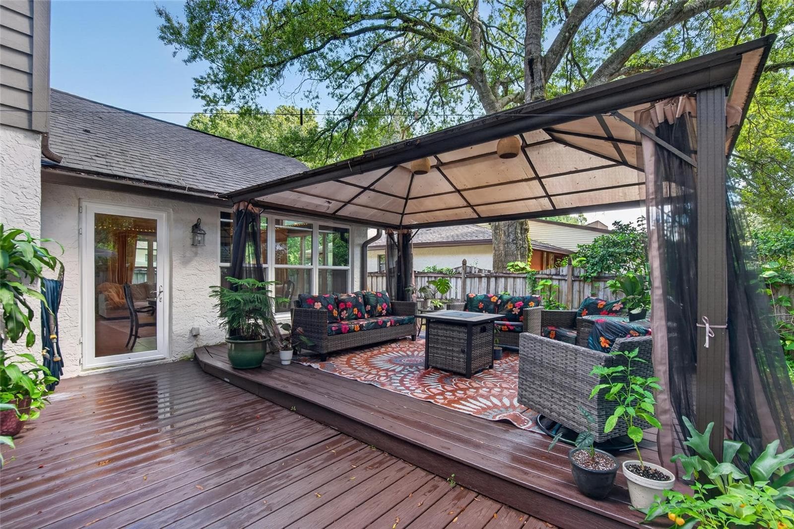 Backyard Gazebo - 3721 VILLAGE ESTATES PL, TAMPA