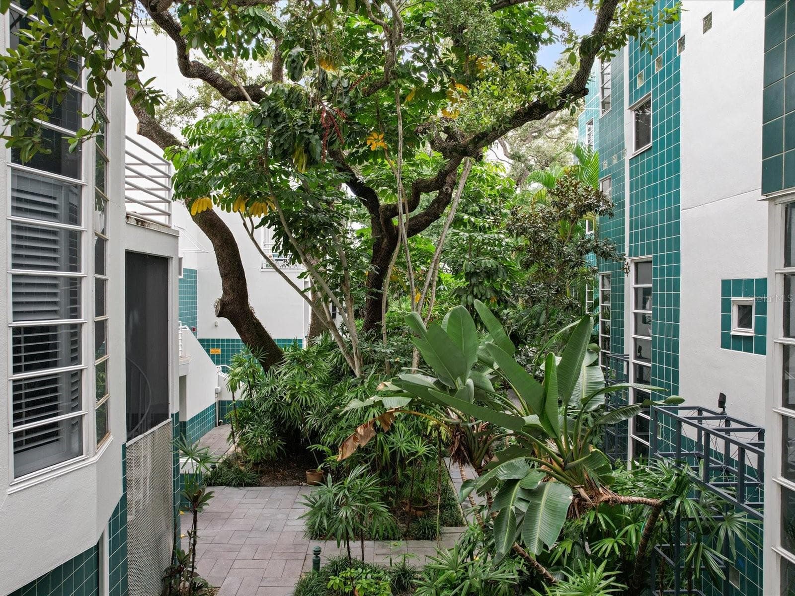 Condominium at 4950 BAYSHORE BLVD #28, TAMPA, photo 37 of 49