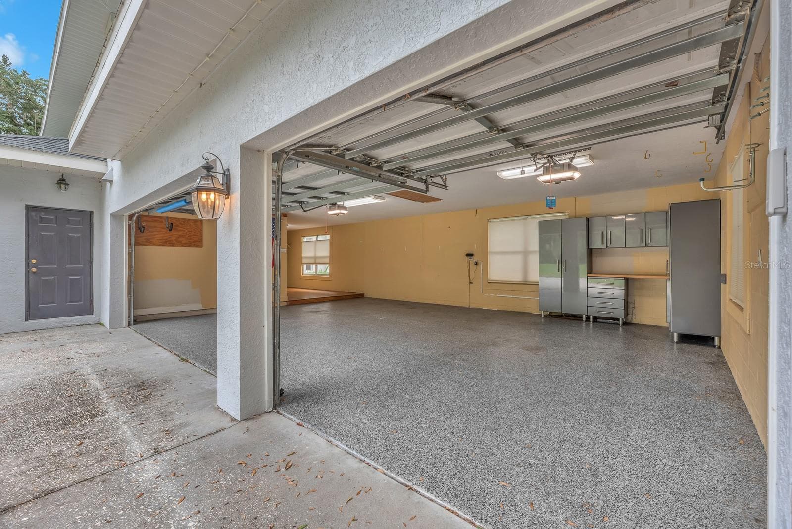 multi car garage - 6034 HAMMOCK HILL AVE, LITHIA