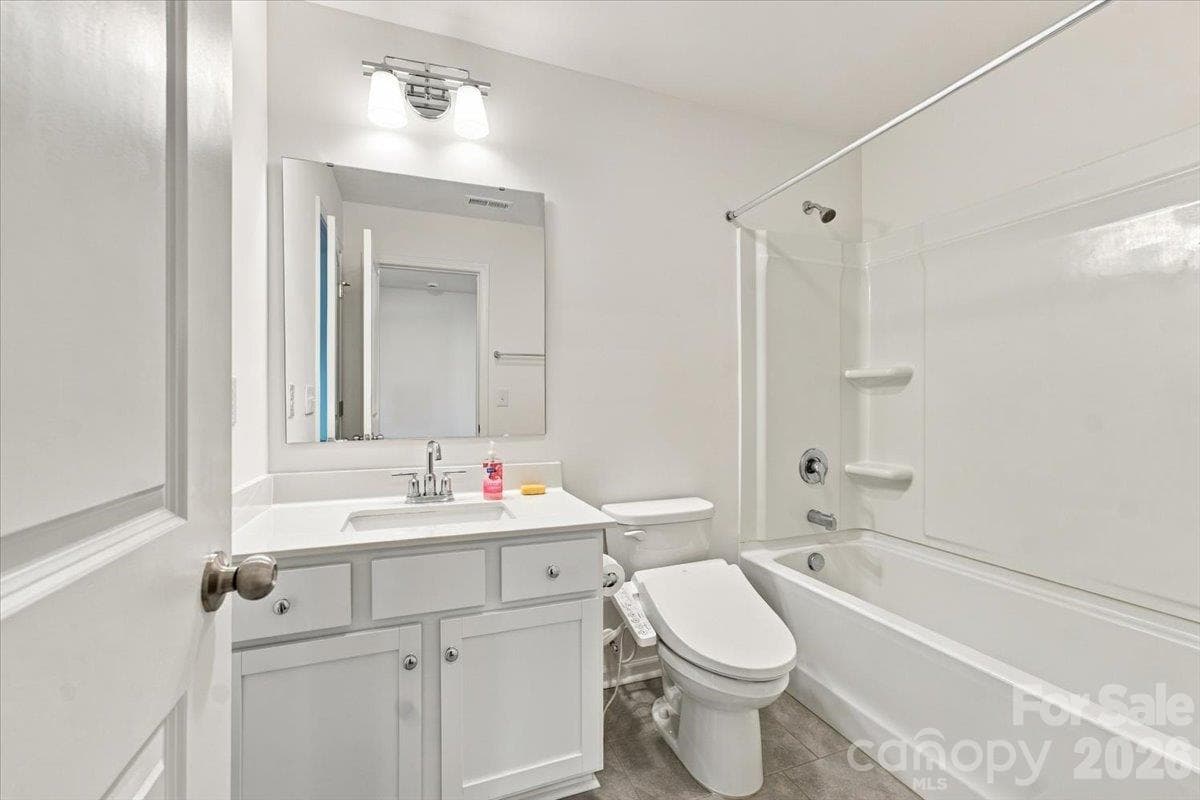 Upstairs full bathroom - 24550 Blue Heron Circle, Lancaster