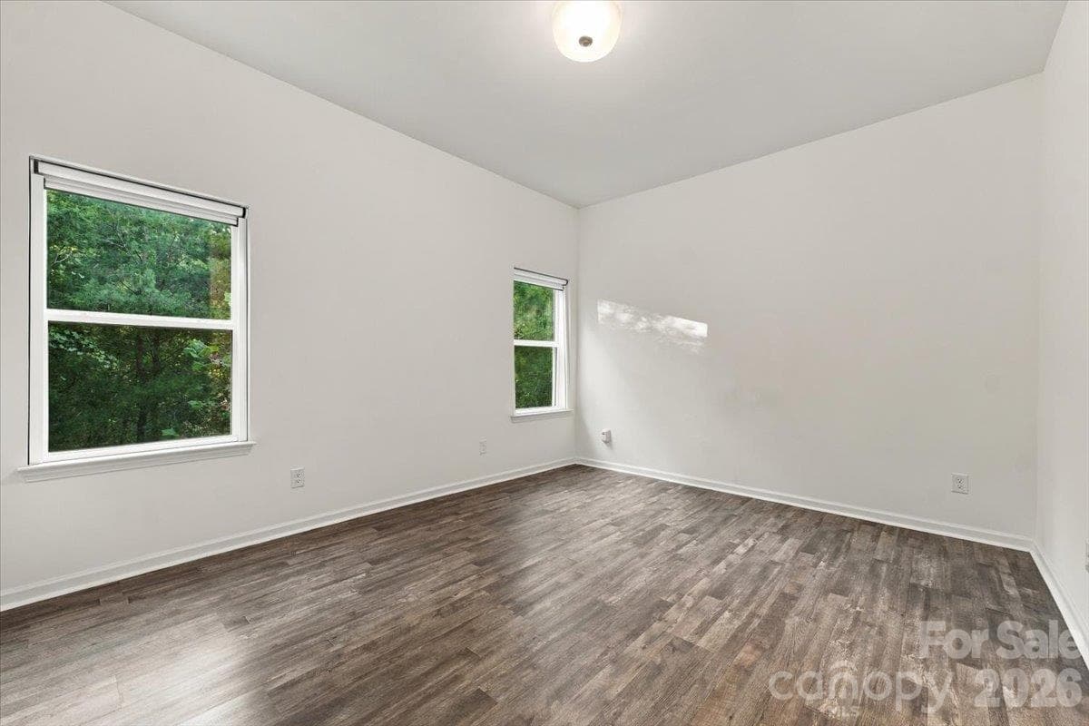 Large bedroom in basement - 24550 Blue Heron Circle, Lancaster