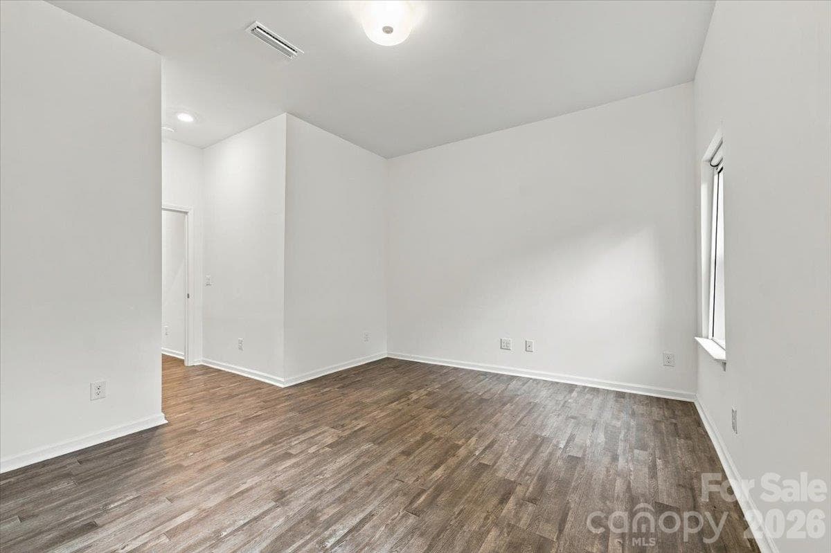 Basement bedroom - 24550 Blue Heron Circle, Lancaster