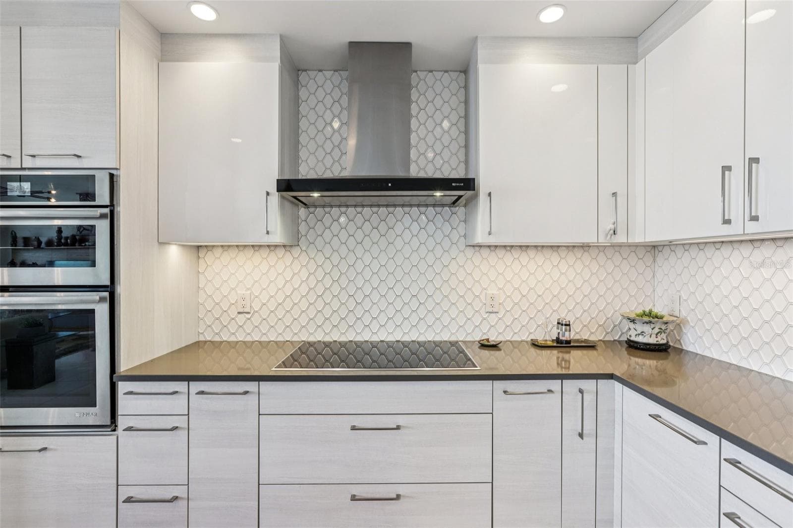 Condominium at 100 1ST AVE N #3806, ST PETERSBURG, photo 9 of 61