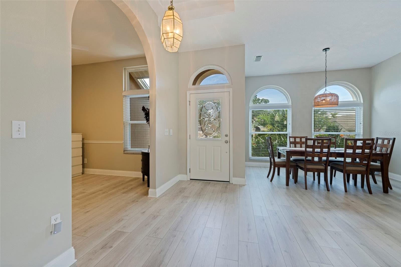 Archway takes you to an office or 4th bedroom - 903 WHIPPOORWILL DR, PALM HARBOR