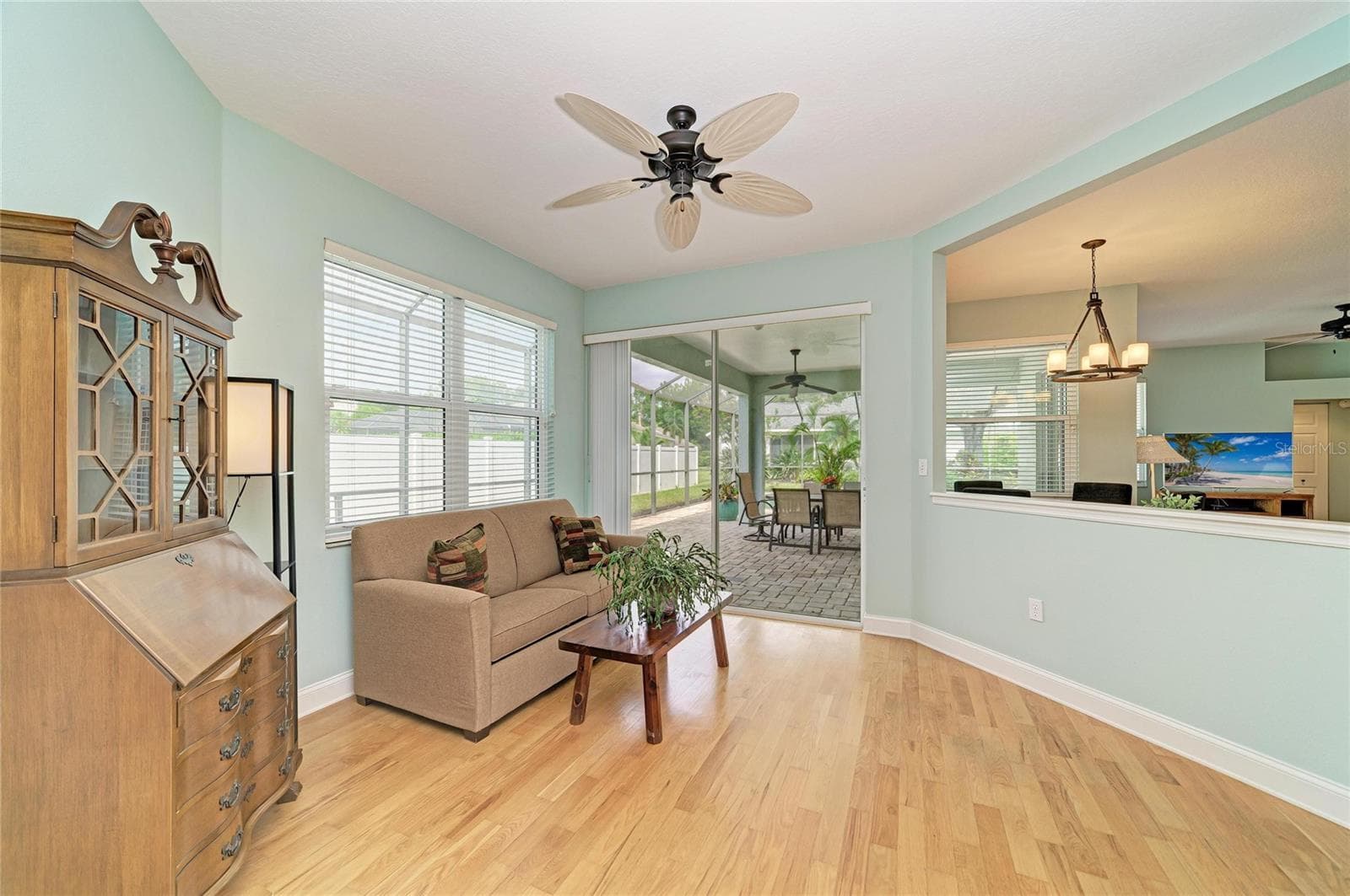 Single Family Residence at 12105 BEEFLOWER DR, LAKEWOOD RANCH, photo 6 of 41