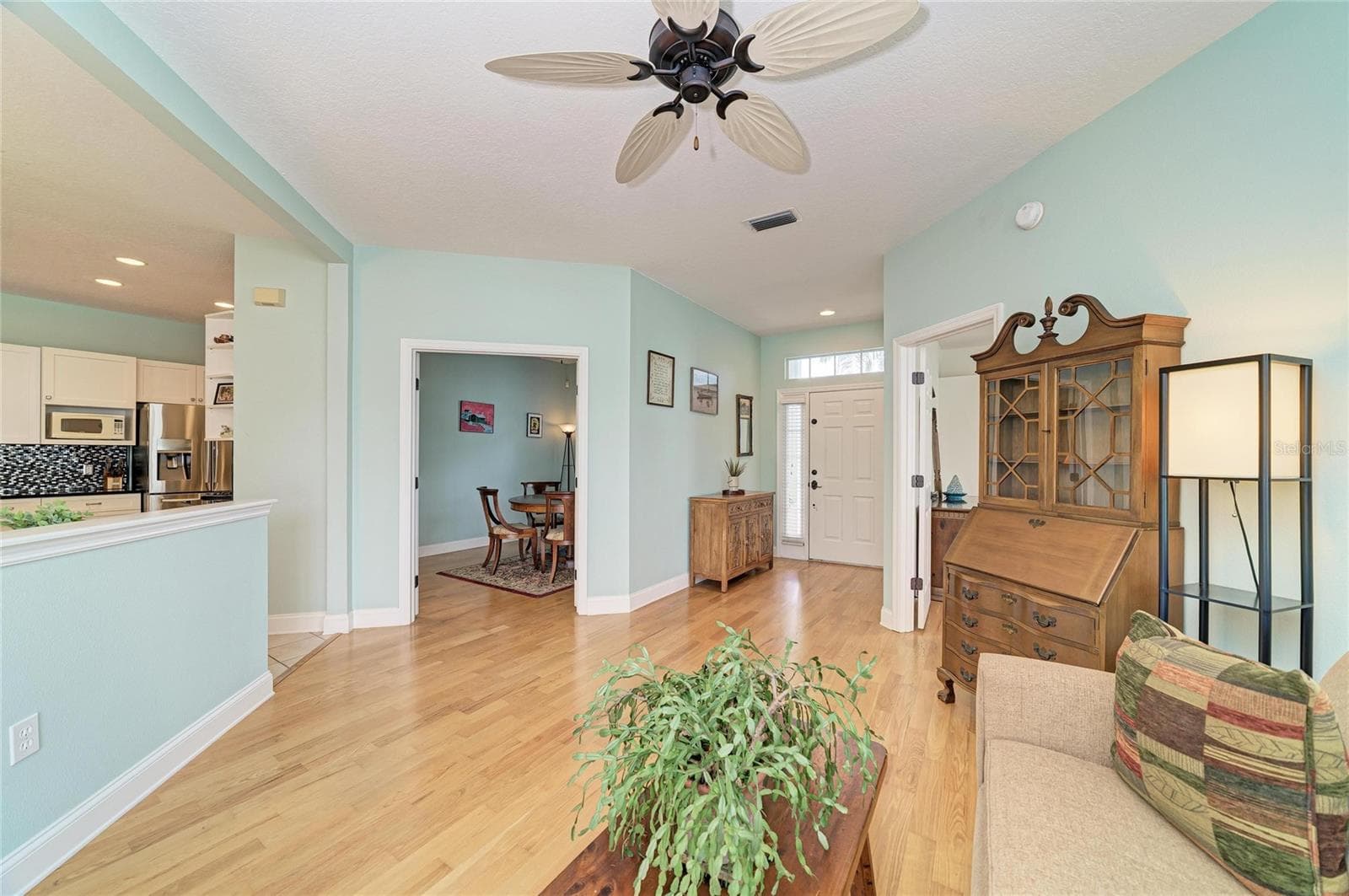Single Family Residence at 12105 BEEFLOWER DR, LAKEWOOD RANCH, photo 8 of 41