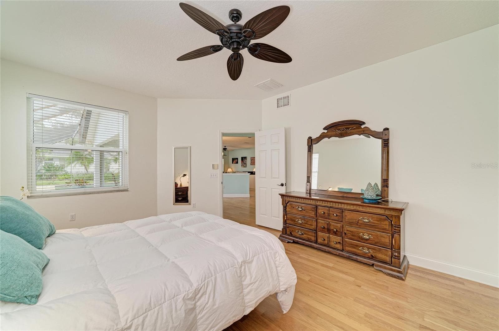 Single Family Residence at 12105 BEEFLOWER DR, LAKEWOOD RANCH, photo 18 of 41