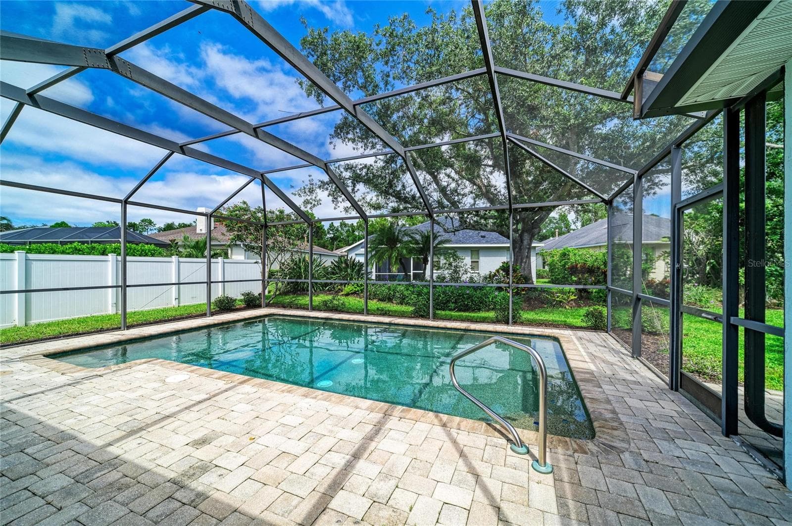 Single Family Residence at 12105 BEEFLOWER DR, LAKEWOOD RANCH, photo 32 of 41