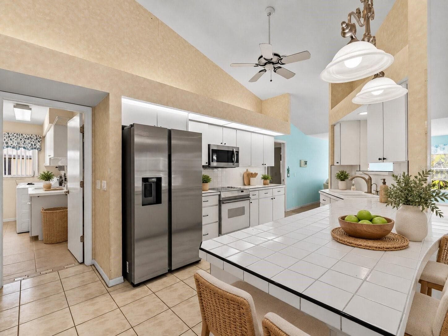 (Staged) Kitchen_134TocopillaStreet_PuntaGorda_QuartzIsland_Corner.jpg - 134 TOCOPILLA ST, PUNTA GORDA