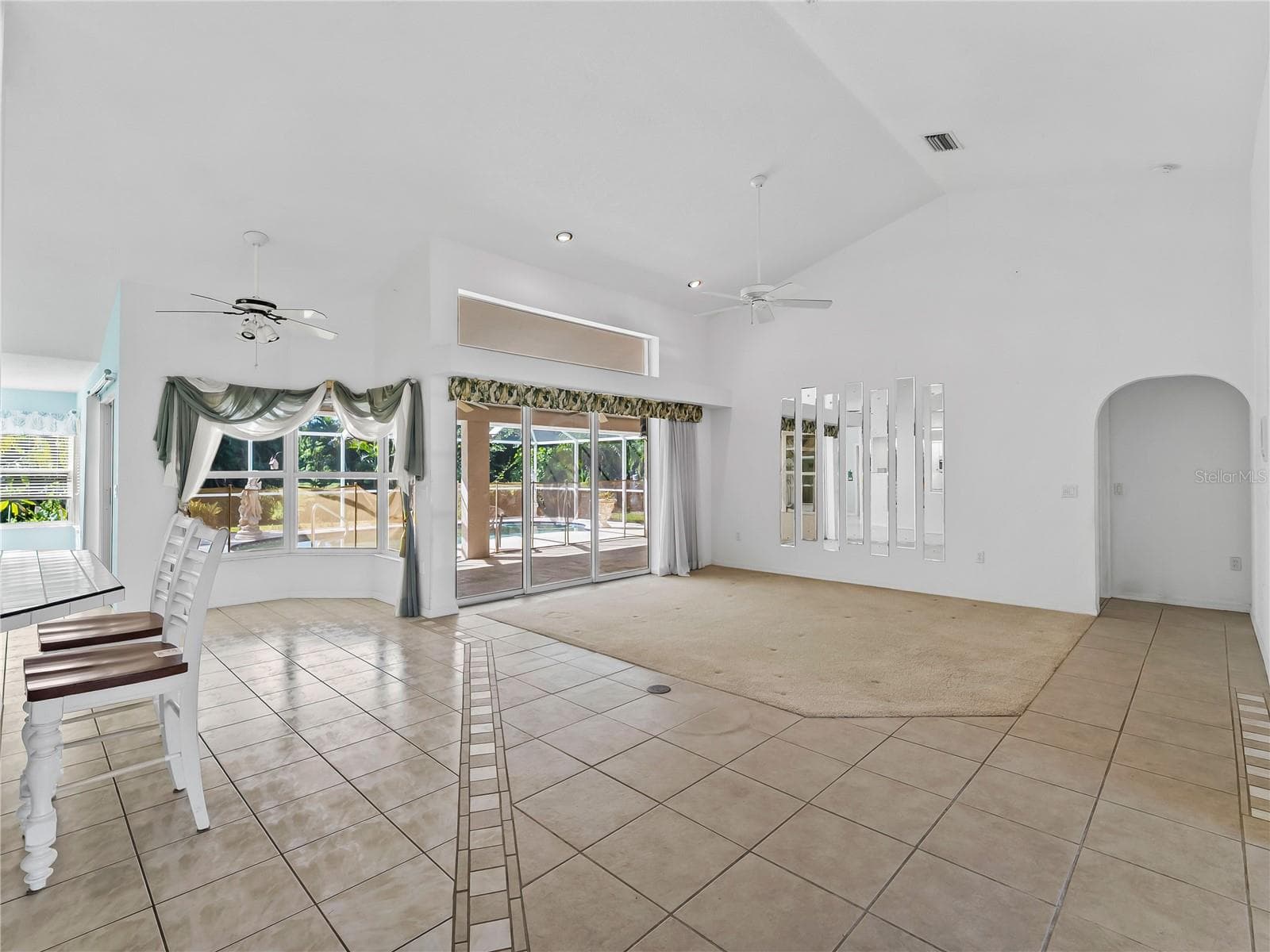 DiningLiving_134TocopillaStreet_PuntaGorda_OpenConcept_SliderView.jpg - 134 TOCOPILLA ST, PUNTA GORDA