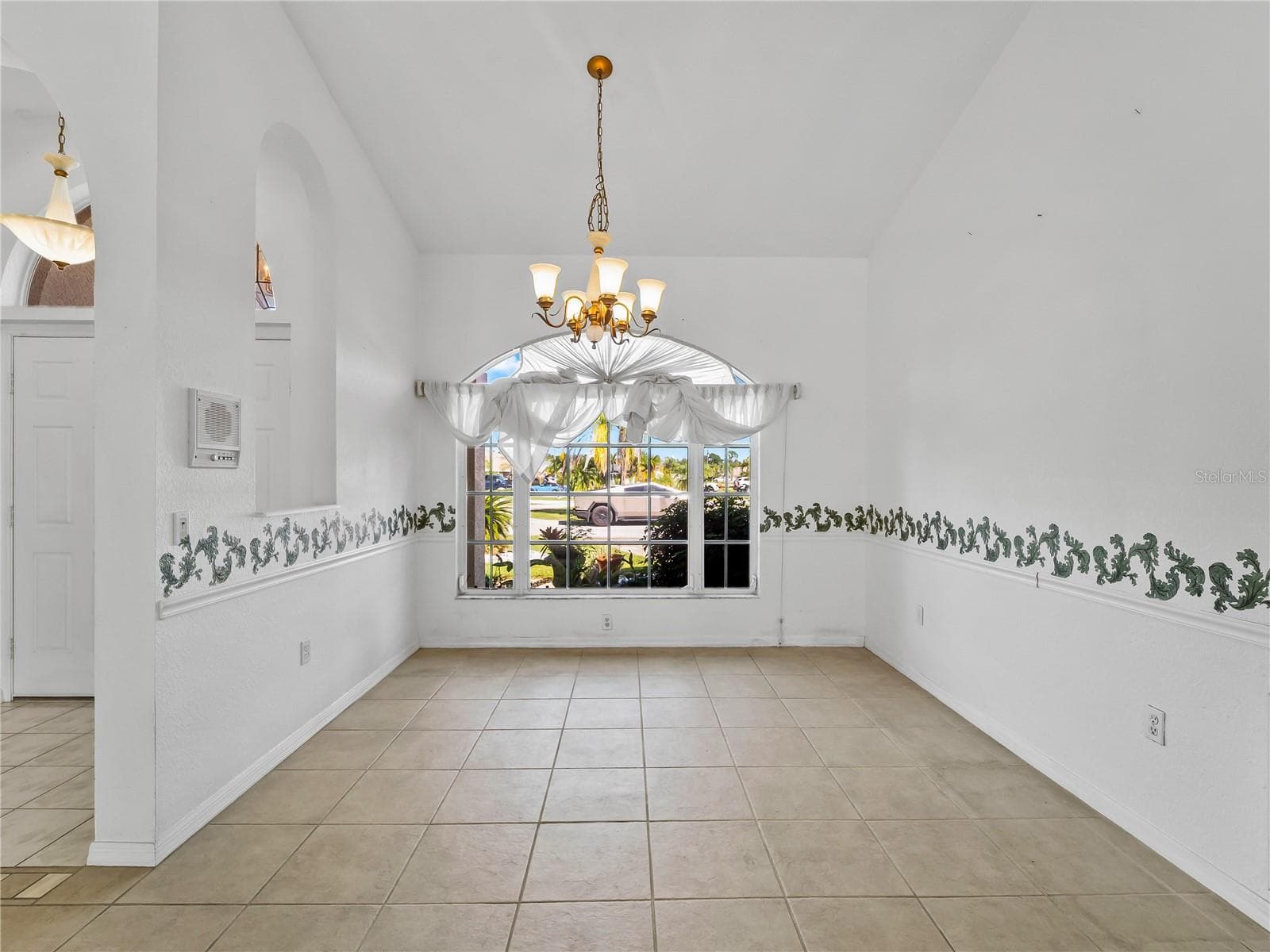 DiningRoom_134TocopillaStreet_PuntaGorda_NaturalLight_Daylight.jpg - 134 TOCOPILLA ST, PUNTA GORDA
