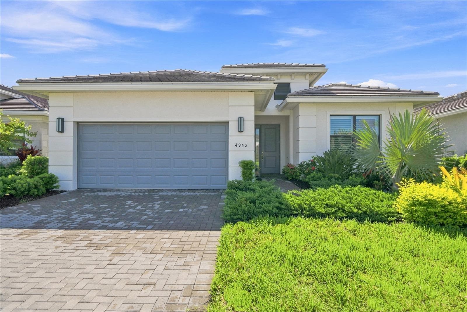 Single Family Residence at 4952 FAIRHOPE CIR, LAKEWOOD RANCH, photo 2 of 77