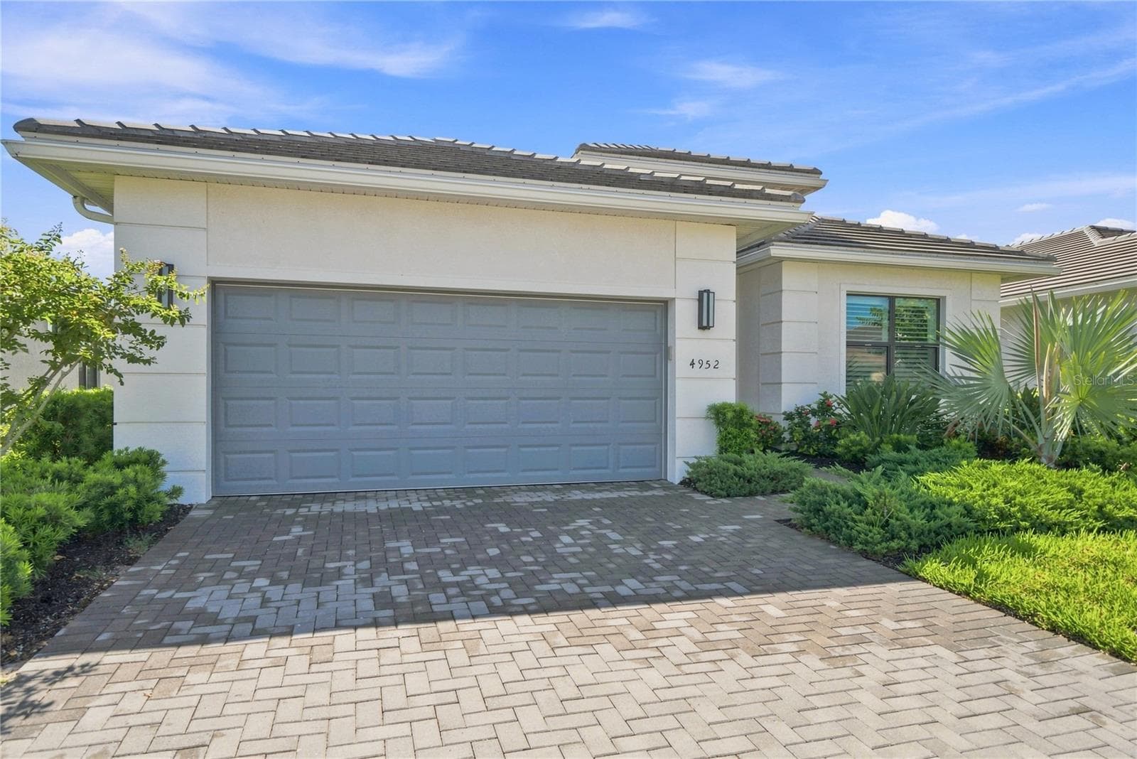 Single Family Residence at 4952 FAIRHOPE CIR, LAKEWOOD RANCH, photo 3 of 77