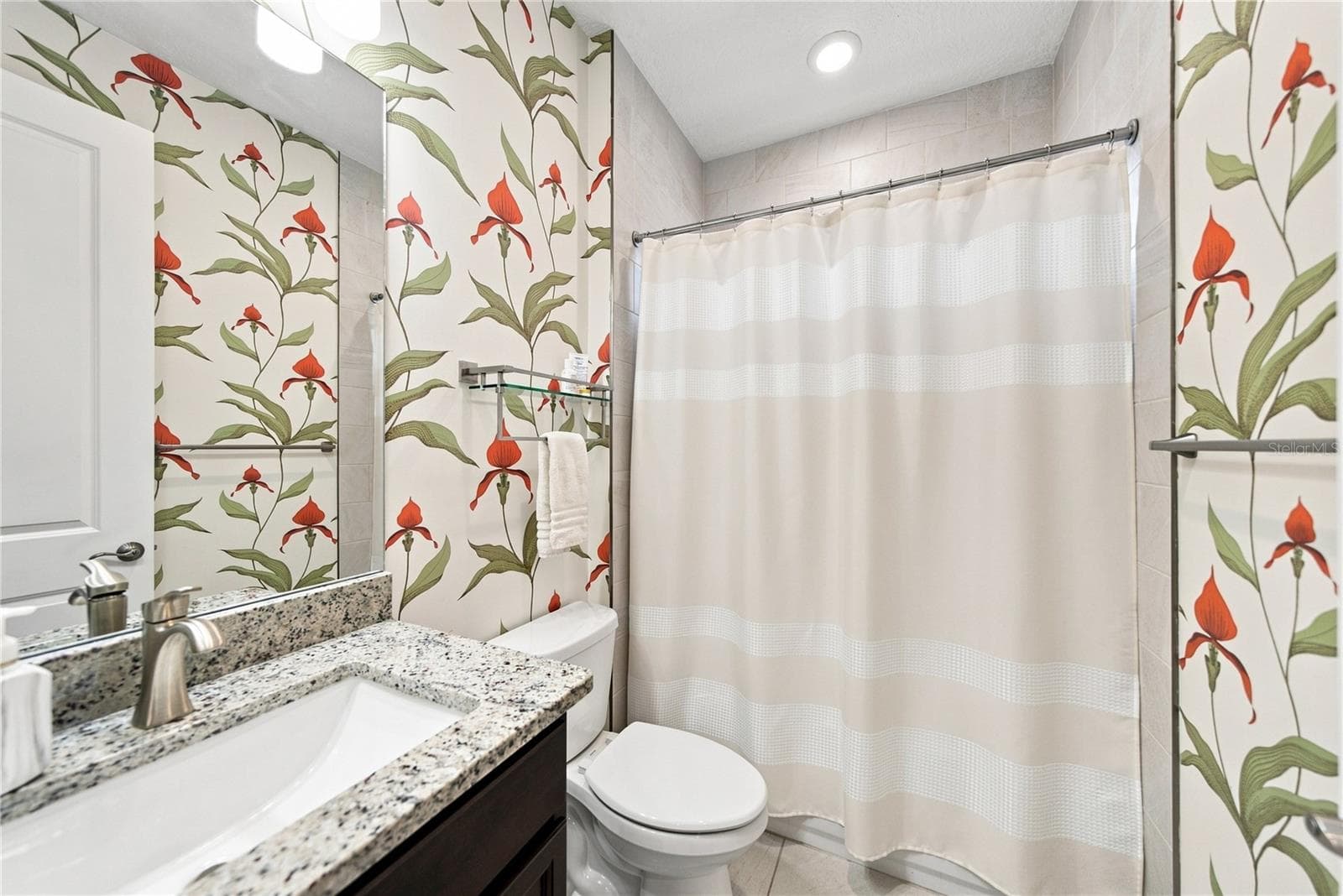 Guest bathroom - 4952 FAIRHOPE CIR, LAKEWOOD RANCH
