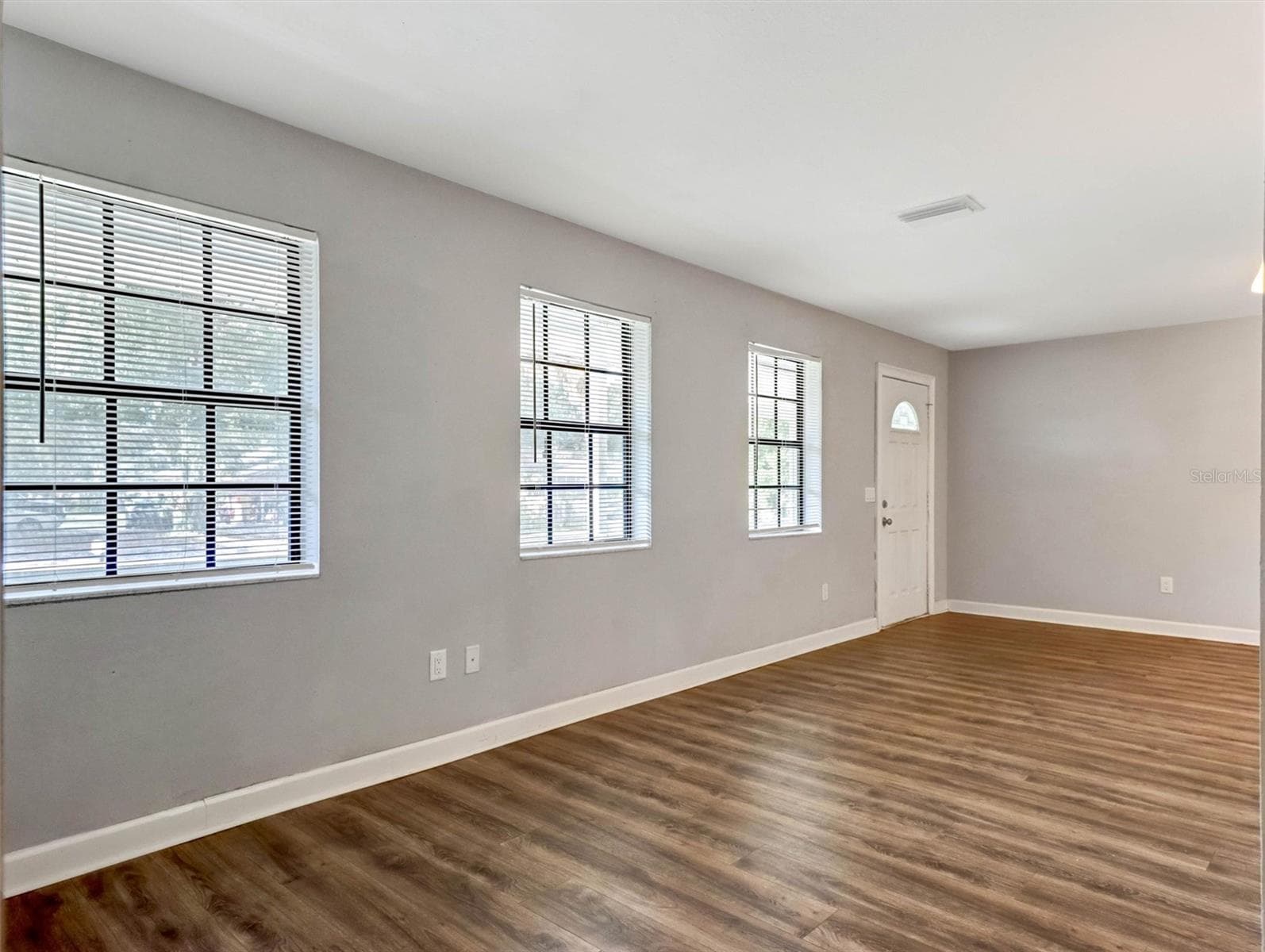 Bright Living Room - 1612 E NORTH BAY ST, TAMPA