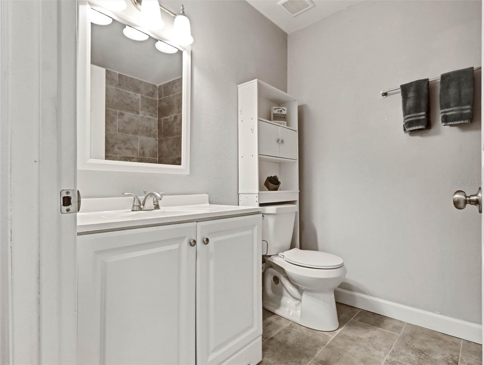 Full Hall Bath - 1612 E NORTH BAY ST, TAMPA
