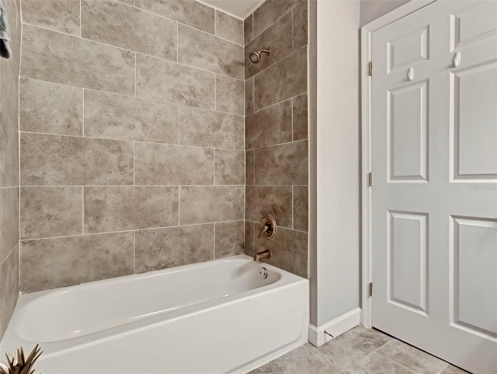 Full Hall Bath - 1612 E NORTH BAY ST, TAMPA