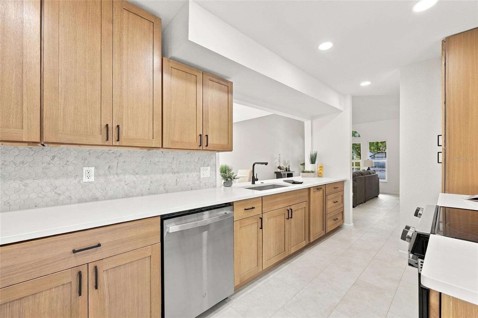 Single Family Residence at 613 CHARING CROSS CT, LAKE MARY, photo 11 of 50