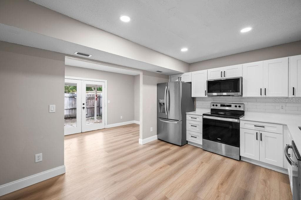 Condominium at 824 W 25TH ST, SANFORD, photo 5 of 24