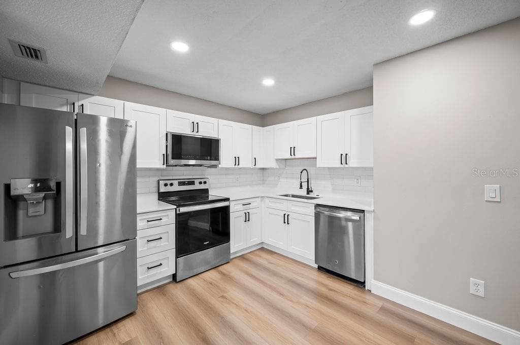 Condominium at 824 W 25TH ST, SANFORD, photo 7 of 24