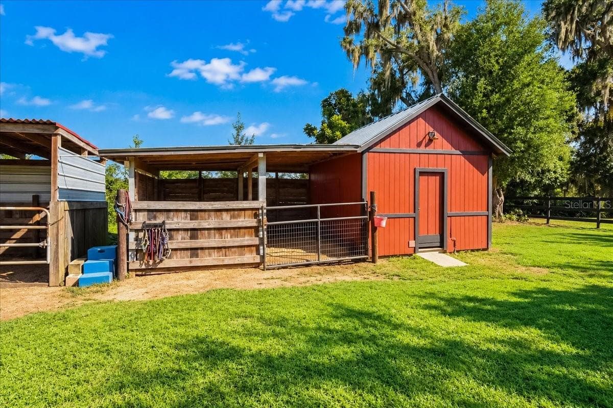 Manufactured Home at 15940 NW 16TH AVE, CITRA, photo 49 of 65
