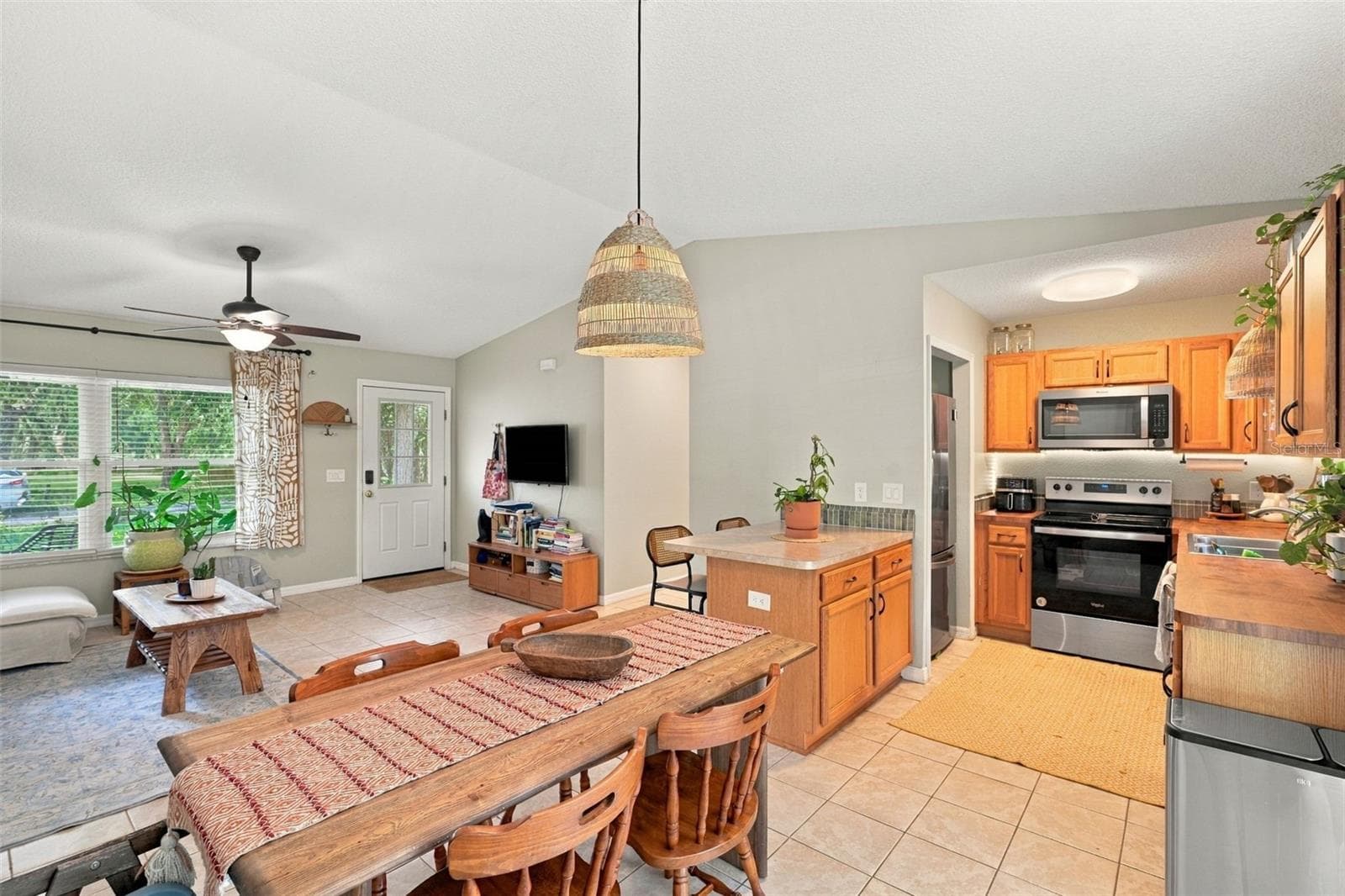 Single Family Residence at 637 PRATT ST, DELAND, photo 6 of 26